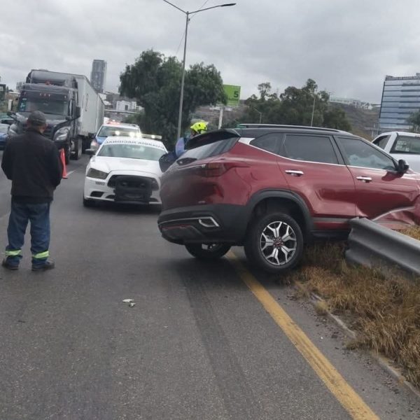 🚨🚗 Conductor pierde el control por exceso de…