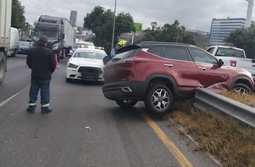 🚨🚗 Conductor pierde el control por exceso de…