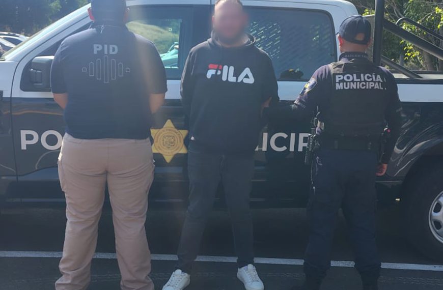 🚨👮‍♂️ Detienen en una plaza ubicada…