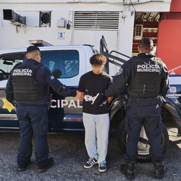 🚓 Detienen a hombre en Prados del Mirador…