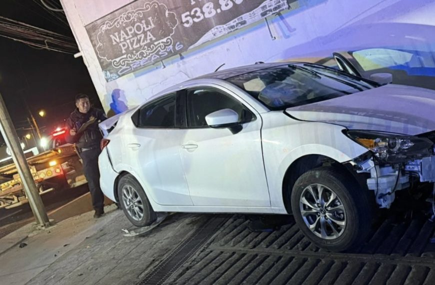 🚨🚗 Conductora en presunto estado de ebriedad 🍺⚠️…