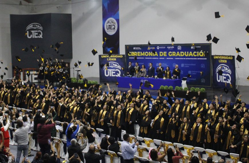 🎓✨ UTEQ celebra la graduación de más de…