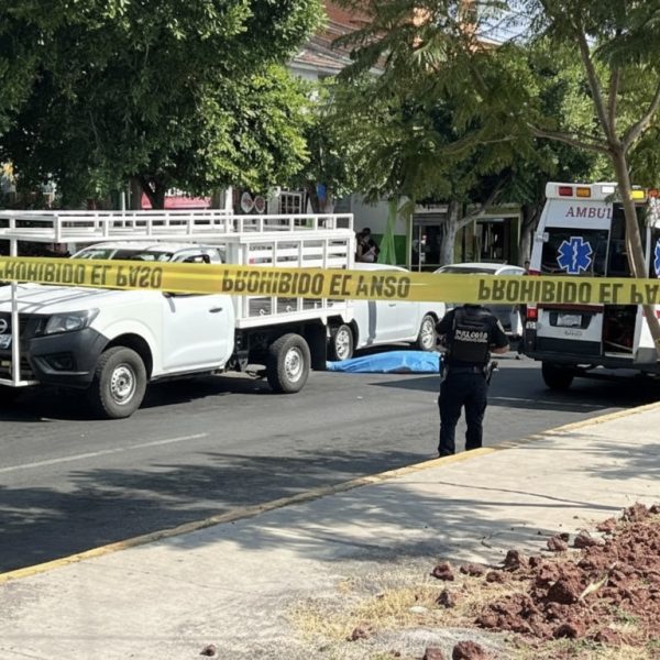 🚨⚠️ Hombre muere tras desvanecerse mientras bajaba un…