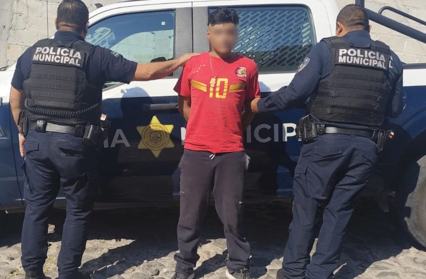 🚨🚗 “El Tony” roba un Tsuru…