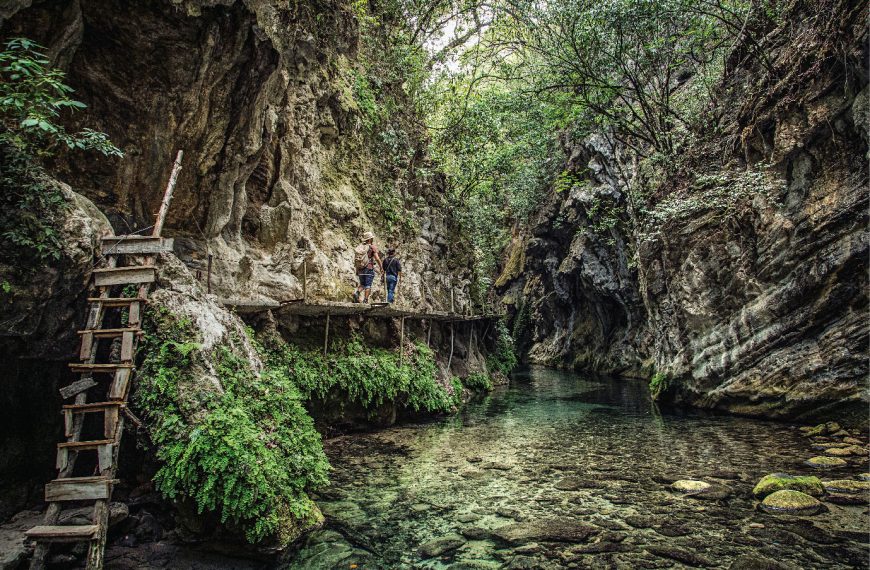 🌧️🚫 Cierran ‘Puente de Dios’ tras…