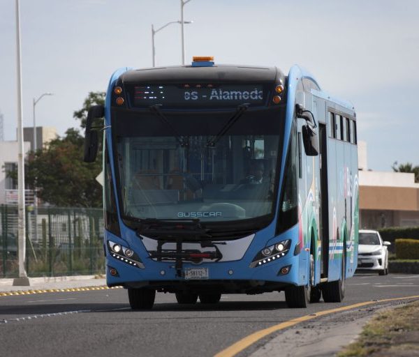 📱🛡️ QroBús lanza función de seguridad para mujeres:…
