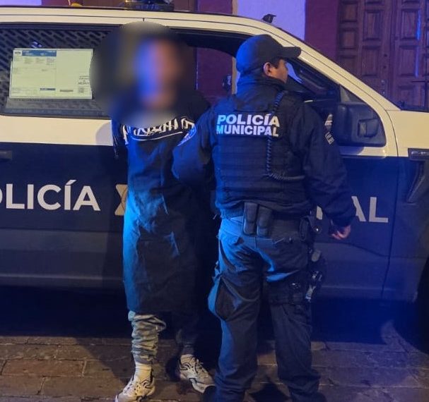 🚨 Sujeto roba celular a un…