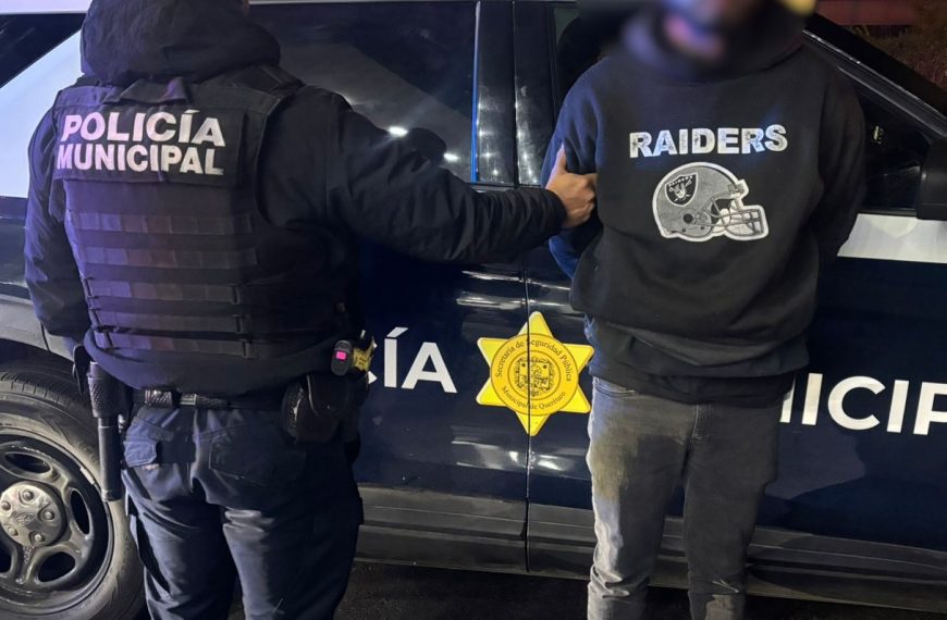 🚔🏍️ Para evitar ser detenido, huye&hellip;