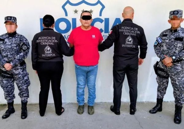 🚨✈️ Extraditan a México a peligroso secuestrador salvadoreño:…
