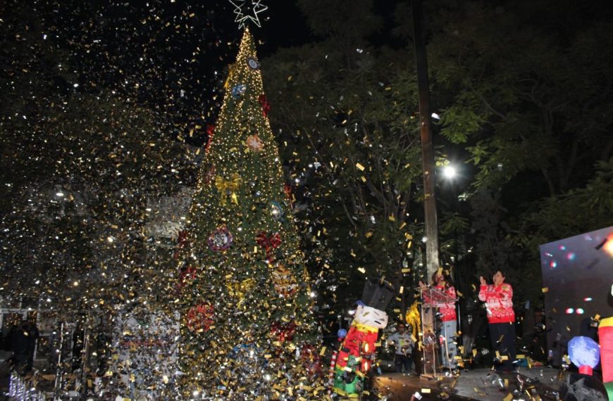 🎄✨ IMSS Querétaro enciende su árbol…