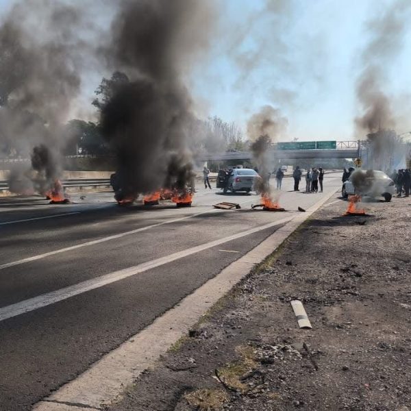🚗🚧 Conductores de Uber bloquean la México–Querétaro ⚠️🛣️📍🚘&hellip;