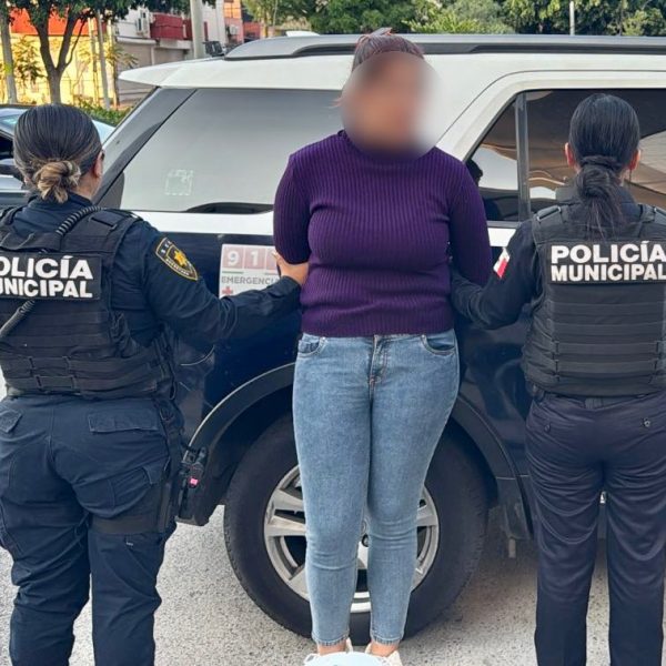 🛍️🚨 Sorprenden a mujer robando mercancía en Plaza&hellip;
