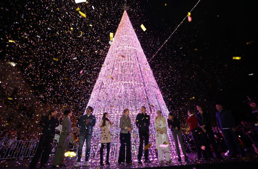 🎄✨ Plaza de Armas brilla con…