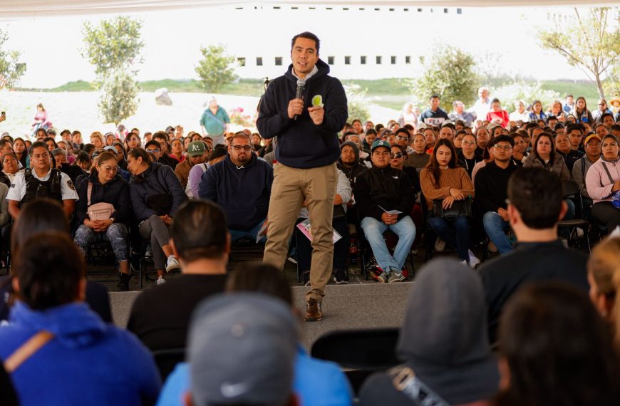 “💳✨ Felifer Macías entrega 500 nuevas tarjetas de…