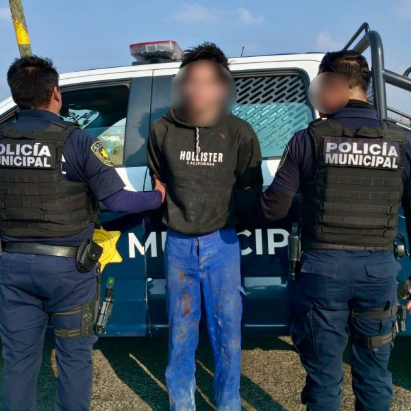 Detienen a conductor de vehículo robado tras persecución&hellip;