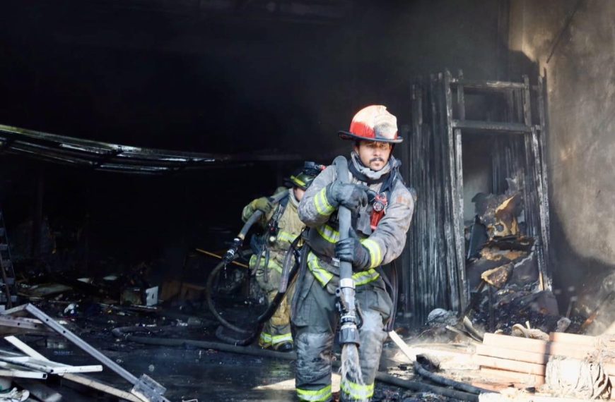 🔥🚒 Incendio consume maquinaria y materia&hellip;