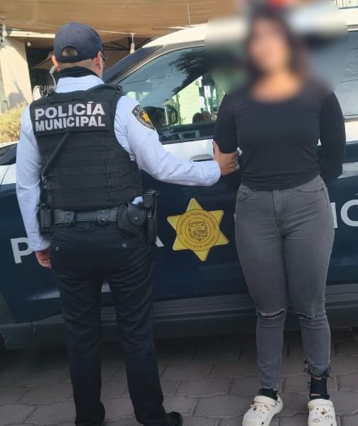 🚨🚗 Placas “fantasma” la delatan: mujer es detenida&hellip;