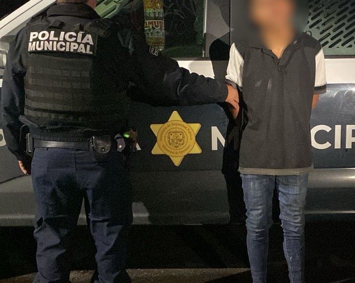 🚨👮‍♂️ Lo sorprenden robando láminas del&hellip;