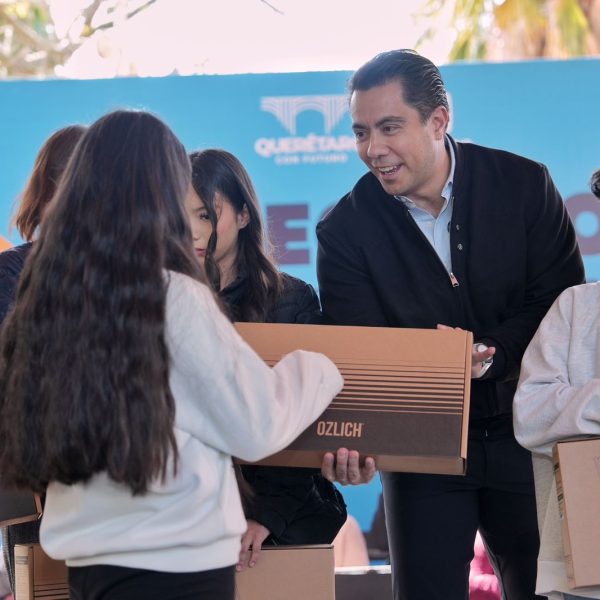 💻📚 Felifer Macías entrega más de mil computadoras&hellip;