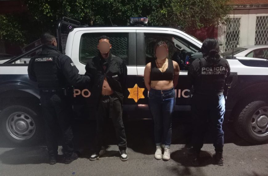 🚨👫 Pareja roba escalera y huye&hellip;