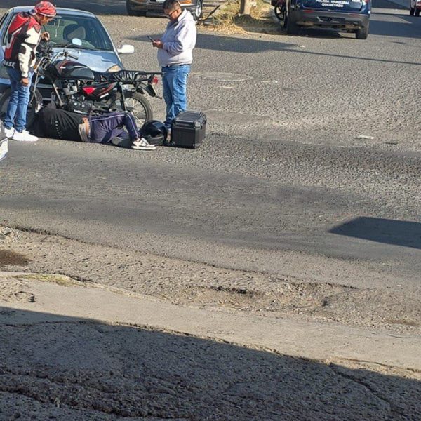🚨🏍️ A exceso de velocidad, motociclista se impacta&hellip;