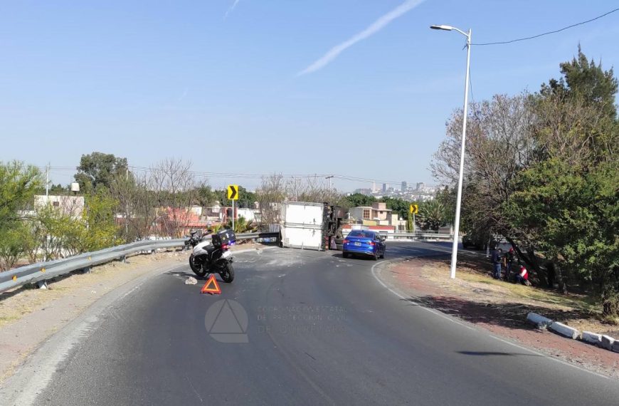 🚨 Camión torton vuelca en la&hellip;