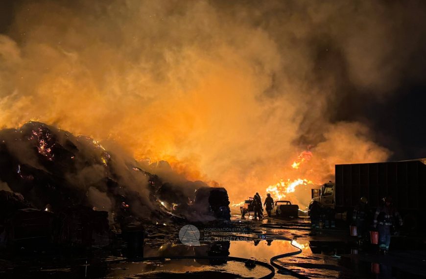 🚨🔥 Fuerte incendio consume recicladora en la carretera&hellip;