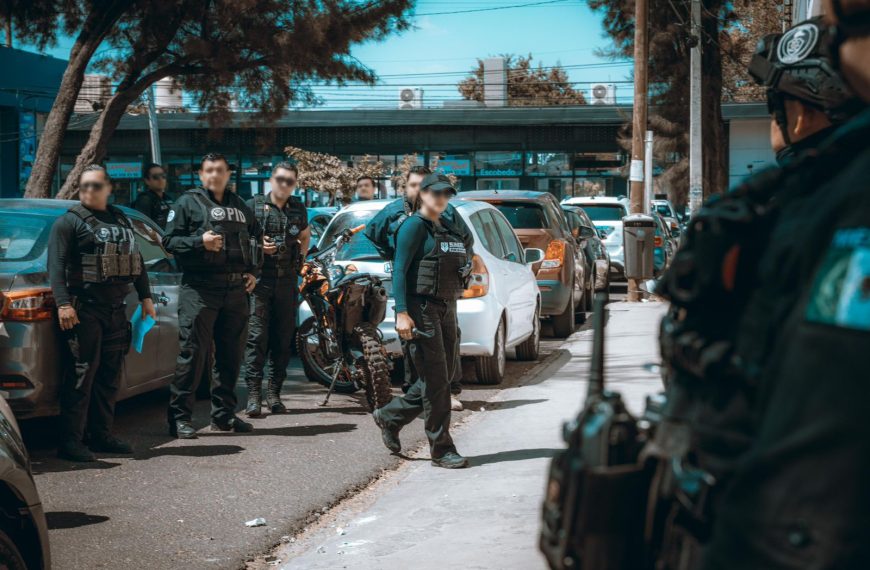 💥🚔 Prometían autos a plazos… pero terminaron bajo&hellip;