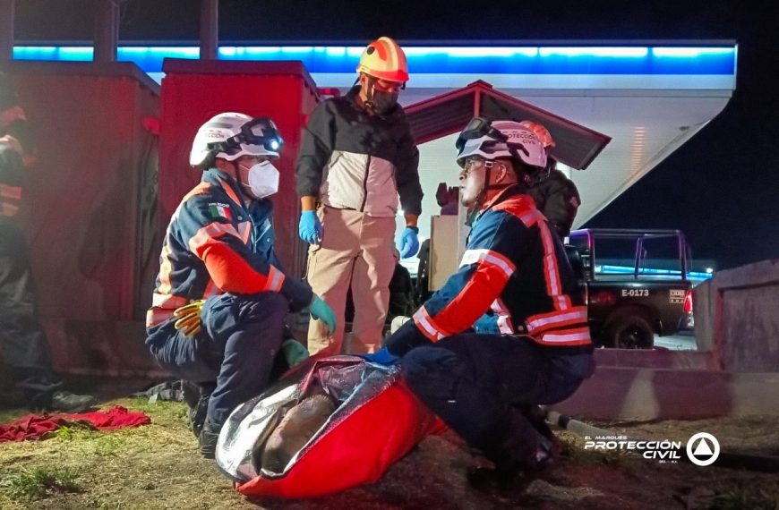 🚨🛟 Rescatan a persona tras caer a cisterna&hellip;