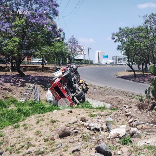 🚨🔥 Vuelca pipa de gas en Paseo de&hellip;