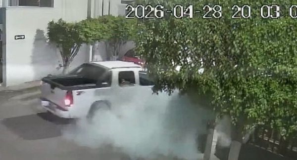 🚨🧪 Captan a sujetos en camioneta lanzando polvo&hellip;