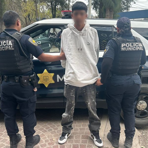 🚨 Se pone agresivo con policías y termina&hellip;