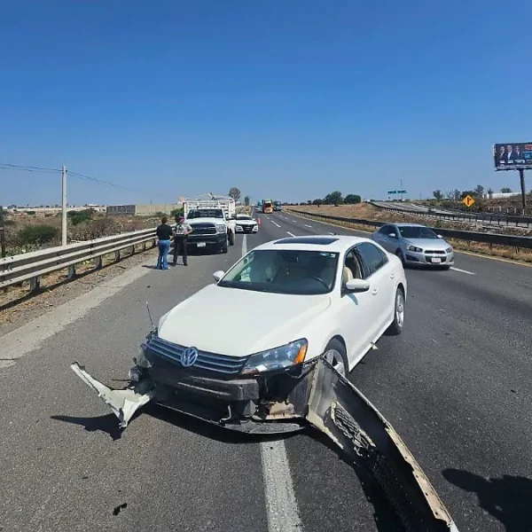🚨🚛 Tráiler provoca choque y huye en la&hellip;