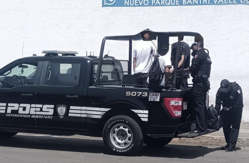🚨🚌 Sorprenden a estudiantes del COBAQ fumando marihuana&hellip;