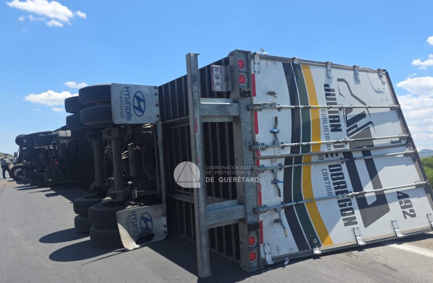 🚨🚛 Vuelca tráiler cargado con rollos&hellip;