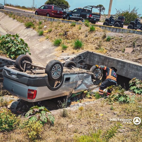 🚨🚗 Camioneta volcó tras fuerte accidente en Circuito&hellip;