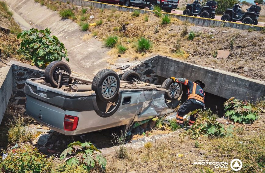 🚨🚗 Camioneta volcó tras fuerte accidente&hellip;