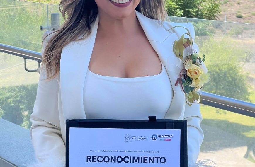 📚🏅 Orgullo serrano: maestra Alejandra Carrillo&hellip;