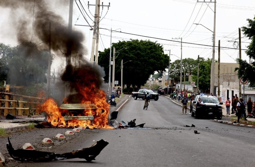 🚨🔥 Camioneta se incendia en Felipe&hellip;