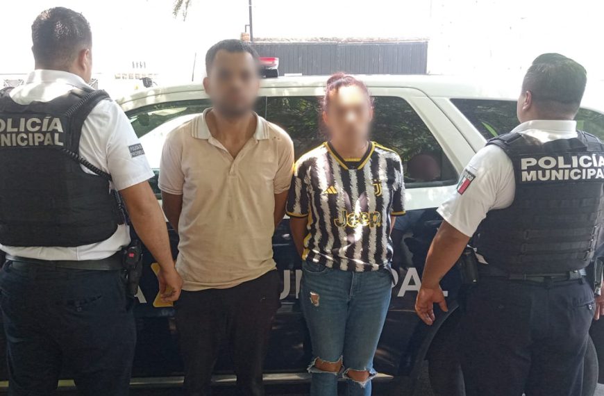 🚨📦 Captan a pareja presuntamente robando en Santa&hellip;