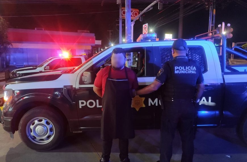 🚨🔫 Lo captan manipulando arma de fuego afuera&hellip;