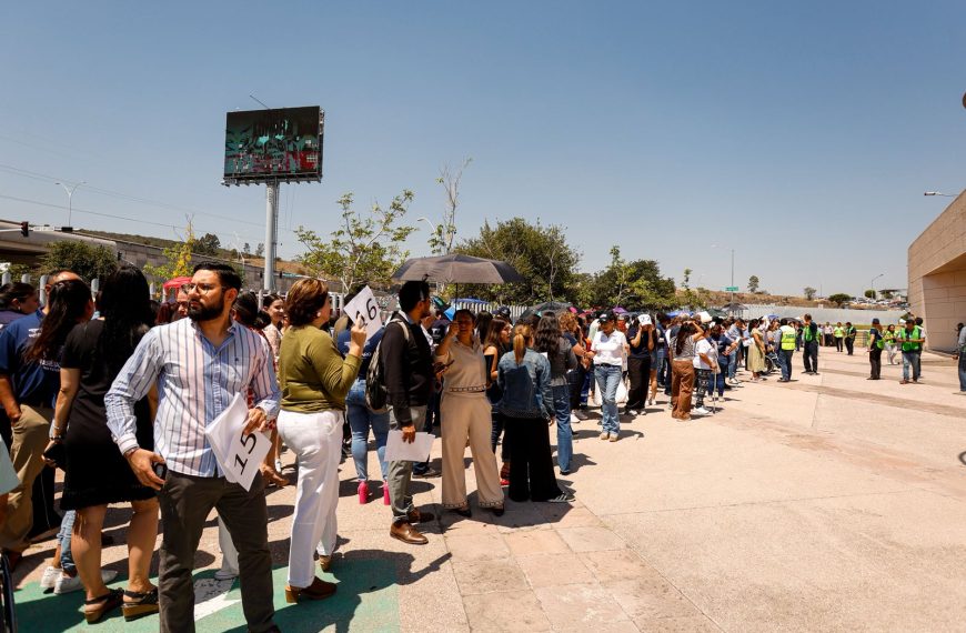 🚨🏢 Evacúan a más de mil&hellip;