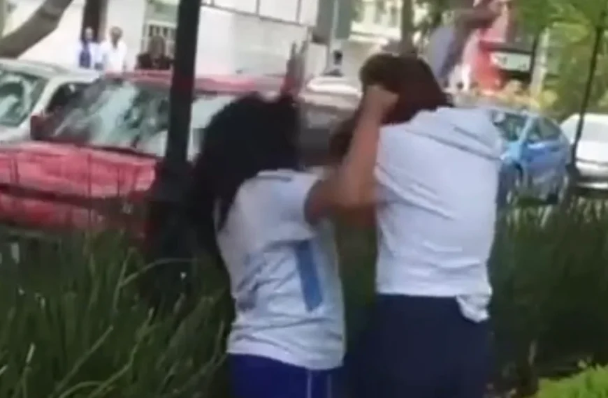 🚨👀 Viralizan pelea entre menores en Querétaro y&hellip;