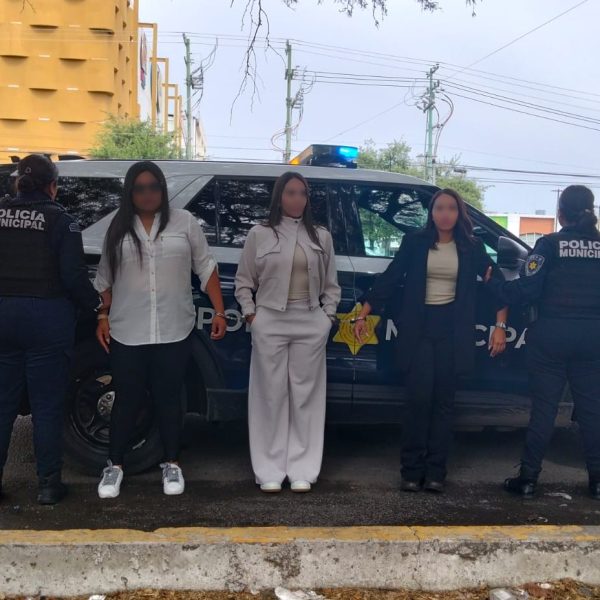 🚔🛍️ Detienen a tres mujeres que ofrecieron dinero&hellip;