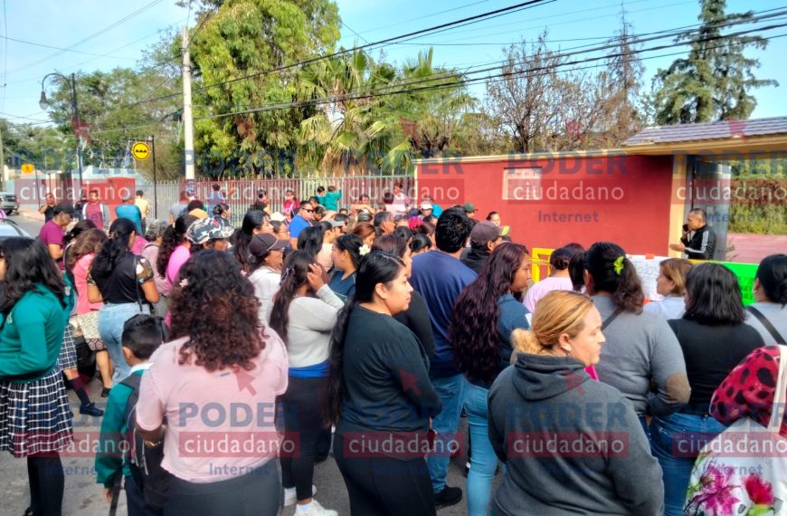 🚨🏫 Padres de familia toman la escuela «Niños&hellip;