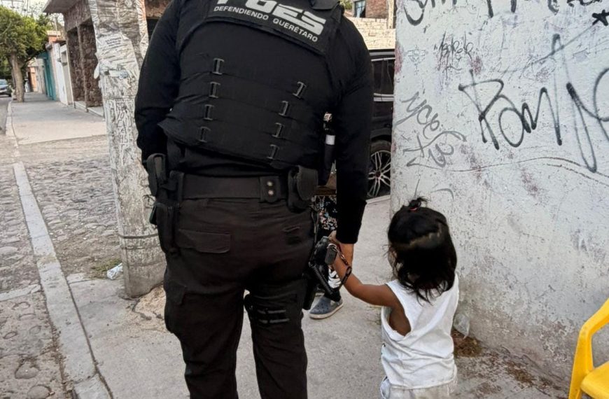 🚨👧 Encuentran a una niña sola&hellip;