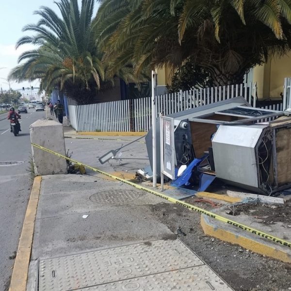 🚨💥 Conductor pierde el control, derriba caseta de&hellip;