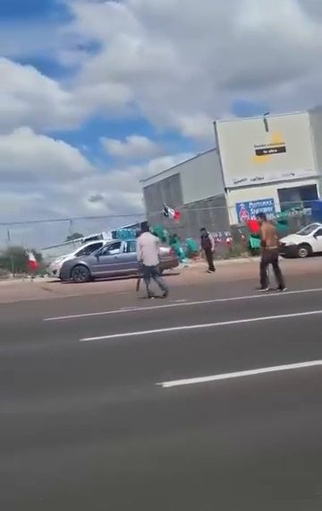 🚨😱 Riña vial se sale de control: conductores&hellip;