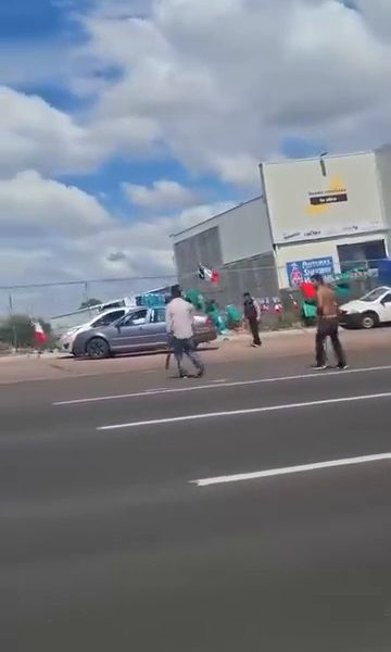 🚨😱 Riña vial se sale de control: conductores&hellip;