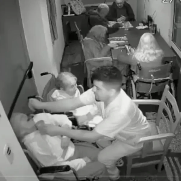 😡 VIDEO | Cámaras exhiben brutal trato contra&hellip;